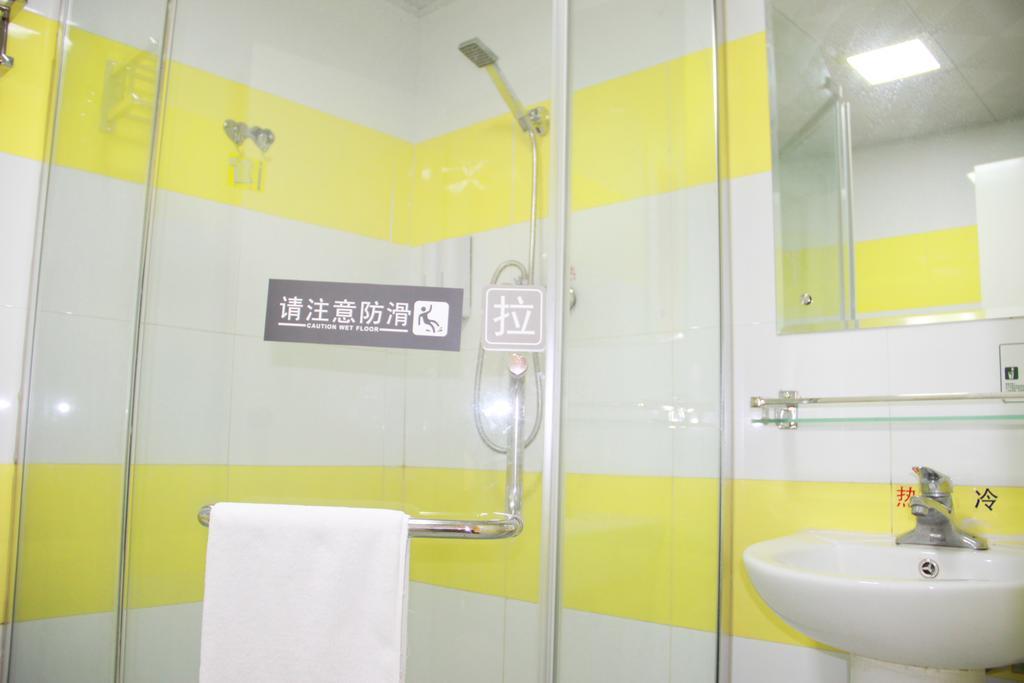 7Days Inn Guangzhou South Railway Station Nan Pu Metro Station Extérieur photo