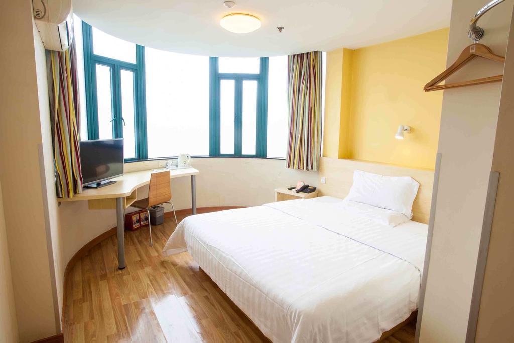 7Days Inn Guangzhou South Railway Station Nan Pu Metro Station Chambre photo